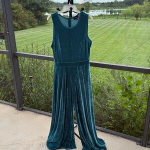 velvet wide leg flowy jumpsuit in lagoon teal color Size medium